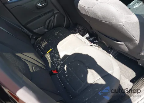 2022 Jeep Renegade Latitude 4X4 z USA, uszkodzony, nr VIN ZACNJDB19NPN80668